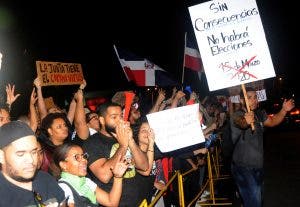 JCE condena ataques con bombas lacrimógenas a manifestantes; llama a la prudencia