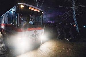 Destituyen gobernador ucraniano tras protestas por llegada de evacuados de Wuhan