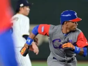 Yoelkis Céspedes declarado agente libre por MLB