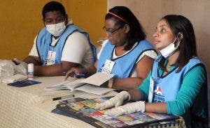 Votantes se autoprotegen con máscaras ante Covid 19