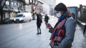 Cómo limpiar tu celular para prevenir el contagio de coronavirus