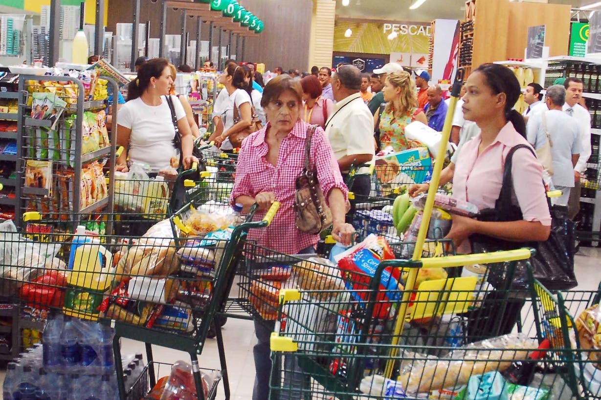Supermercados facilitan acceso de envejecientes