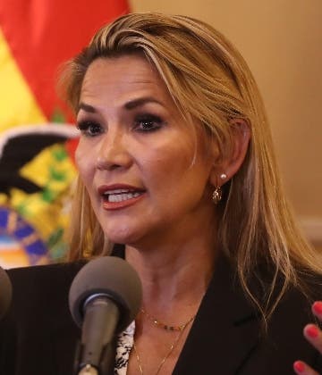 Presidenta Jeanine Áñez ratifica mando militar de Bolivia