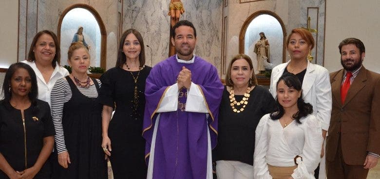 Asociación de Cronistas Sociales celebran misa por su 20 aniversario