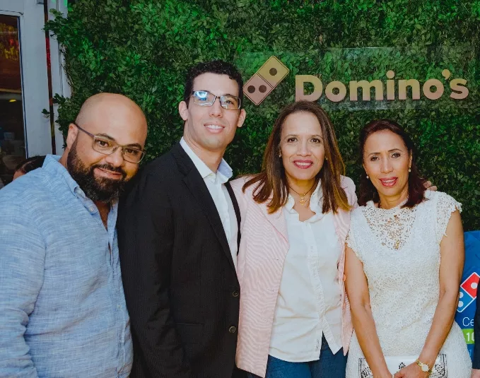 Intrant reconoce a Domino's RD por movilidad sostenible