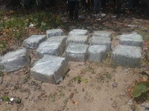 Armada y DNCD se incautan de 333 paquetes de cocaína en Nigua