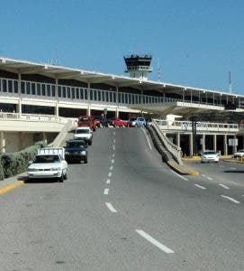 Aeropuertos vacíos por suspensión vuelos