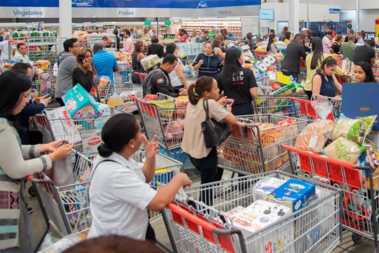 Comerciantes aplican alzas de precios a productos básicos