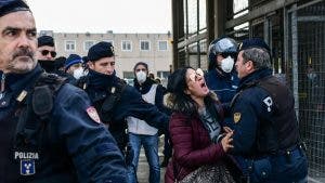 Once presos muertos en Italia por los motines a causa del coronavirus