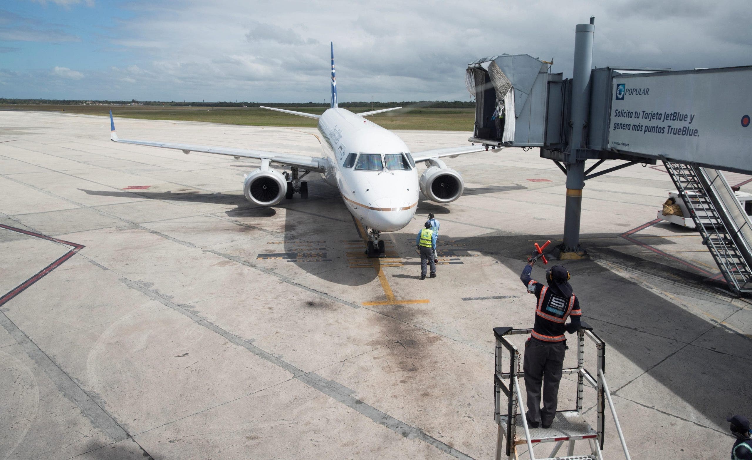 Empresa de desliga de derrame de combustible  de avión en Aeropuerto las Américas