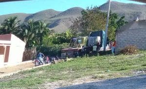 Denuncian Plan Social de la Presidencia invade provincia Independencia repartiendo alimentos, zinc, cemento y madera