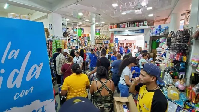 Miles de personas abarrotan establecimientos comerciales en Puerto Plata 