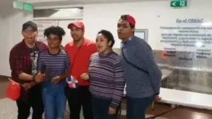 Estudiantes dominicanos que estaban en cuarentena en Ucrania llegan al país