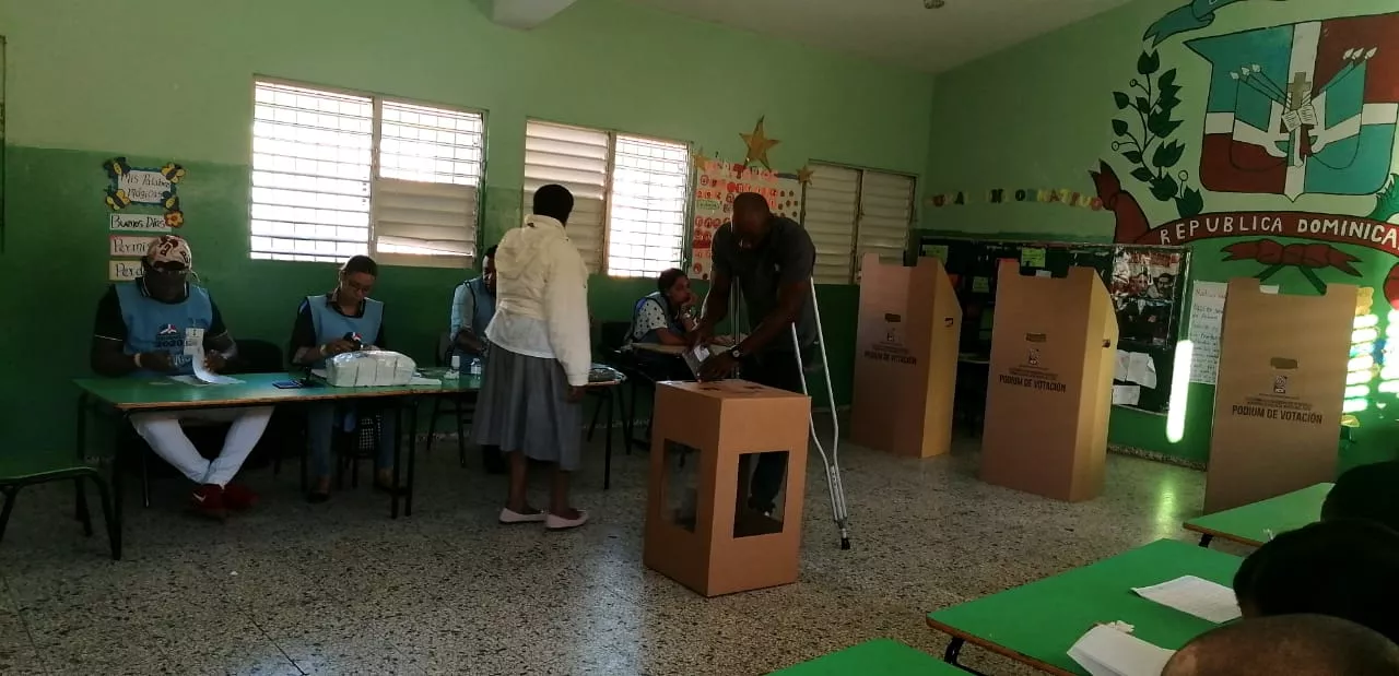 Votaciones comienzan con normalidad en Boca Chica; no toman medidas de prevención por coronavirus