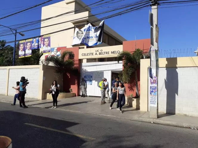 Asistencia de votantes es tímida en Liceo Celeste Argentina Beltré en SDE