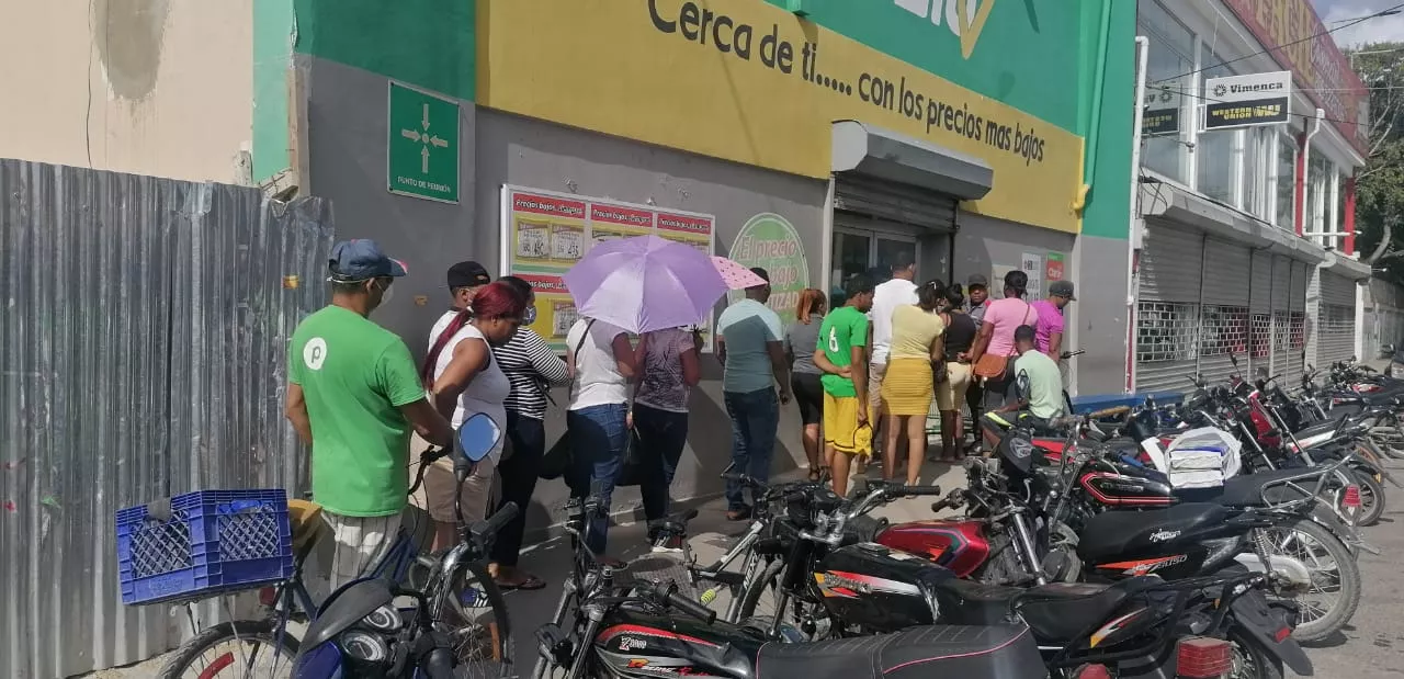 Sector de Andrés Boca Chica se mantiene activo pese a cierre de negocios como prevención por Covid 19