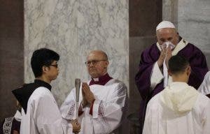 El papa cancela su retiro espiritual por un resfriado