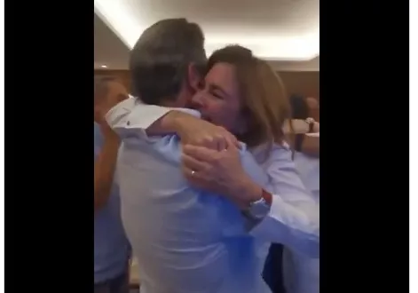 Carolina Mejía celebra su ventaja frente a Domingo Contreras en primer boletín