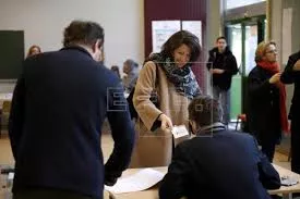 Cierran los colegios electorales franceses con una abstención récord