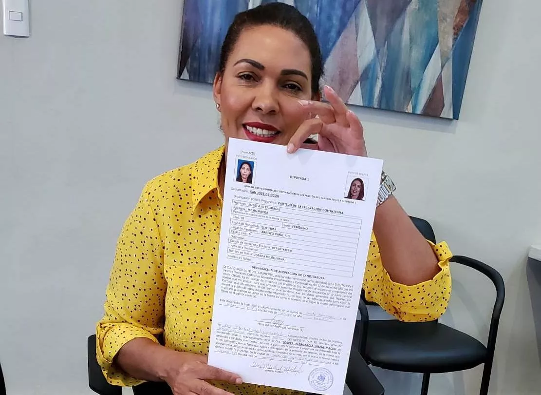 Josefa Mejía inscribe candidatura a diputada por San José de Ocoa