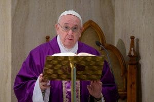 El papa Francisco recuerda hoy a quienes murieron por el coronavirus en soledad