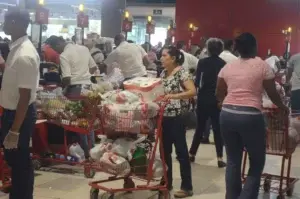 Alzas alimentos elevan más la cena de la Navidad