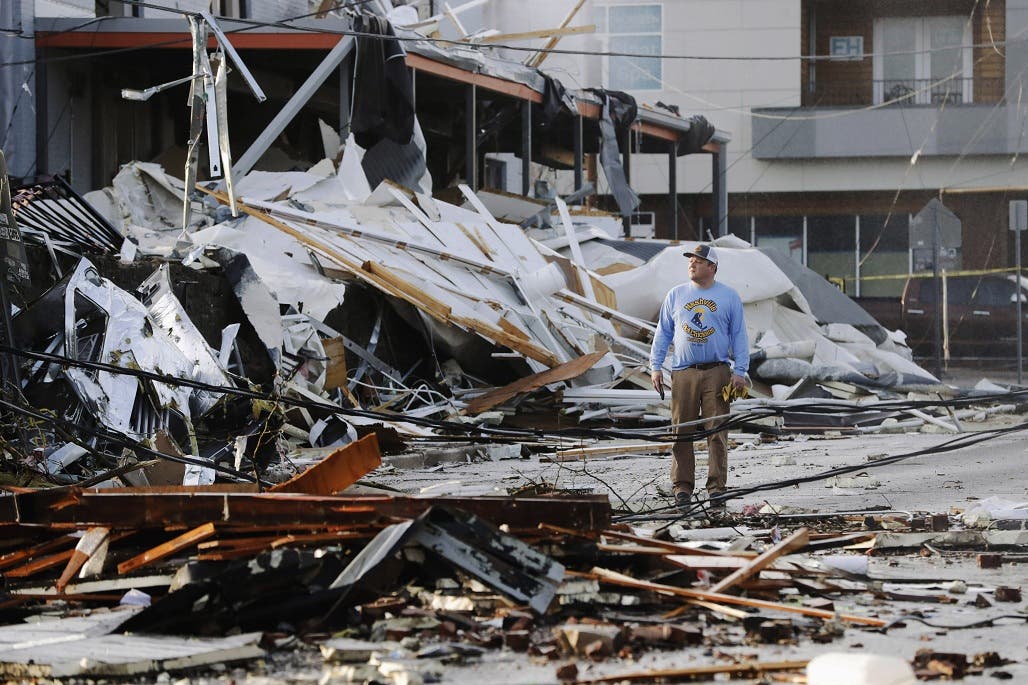 El azote de “devastadores” tornados deja al menos 22 muertos en EE.UU.