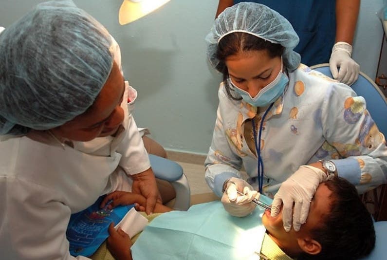 Colegio de Odontólogos se queja por habilitación de extranjeros