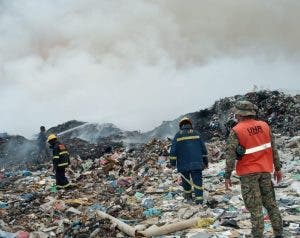 Incendio en Duquesa es controlado en más de un 75 % en tercer día