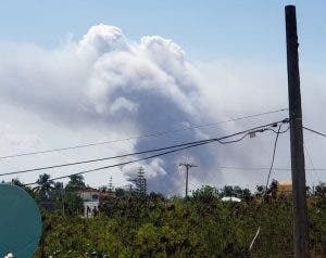 Humareda por incendio Duquesa puede complicar síntomas de COVID-19