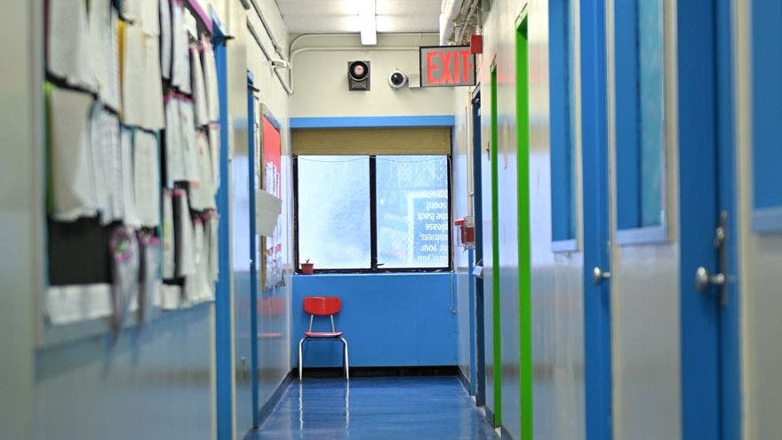 Nueva York anuncia cierre de colegios públicos para el resto del año escolar