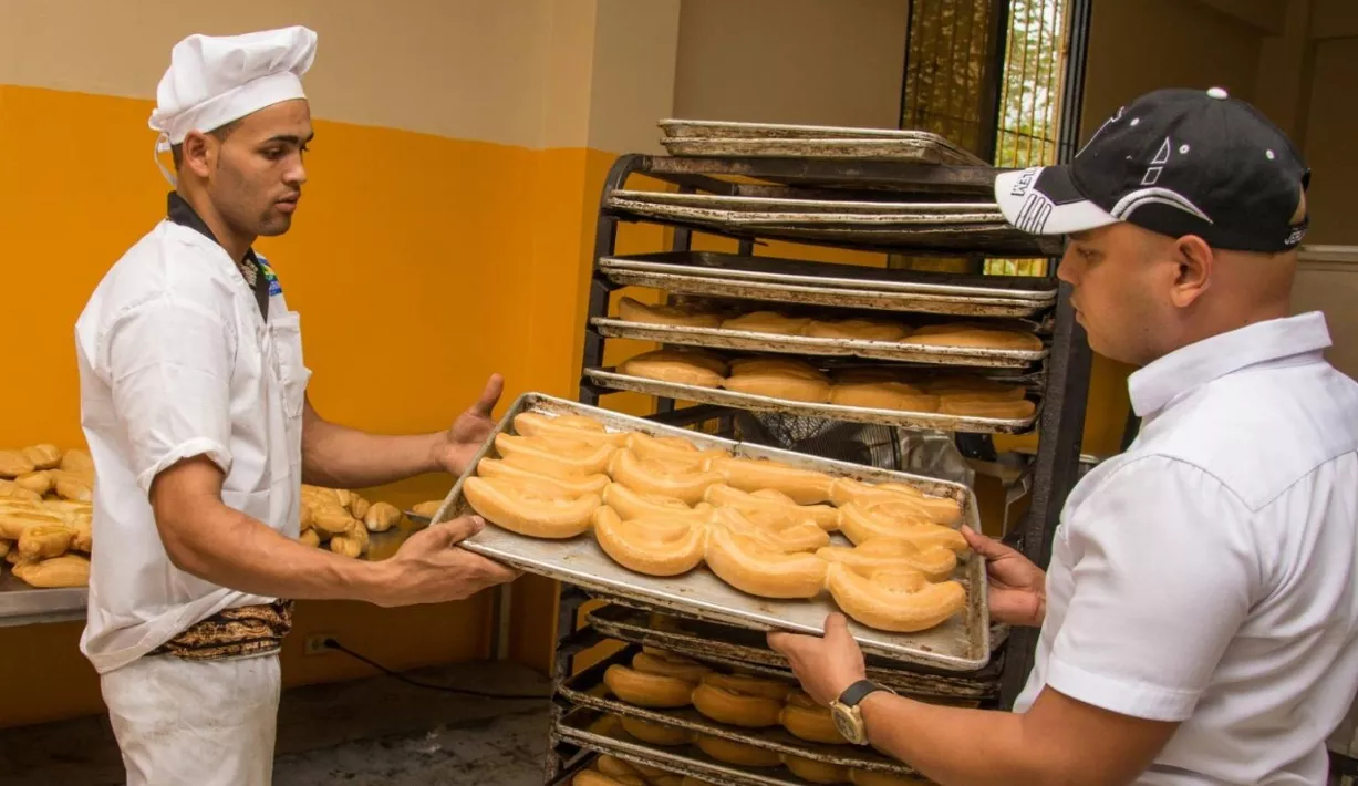 Panaderías contemplan cerrar por limitación transporte y personal