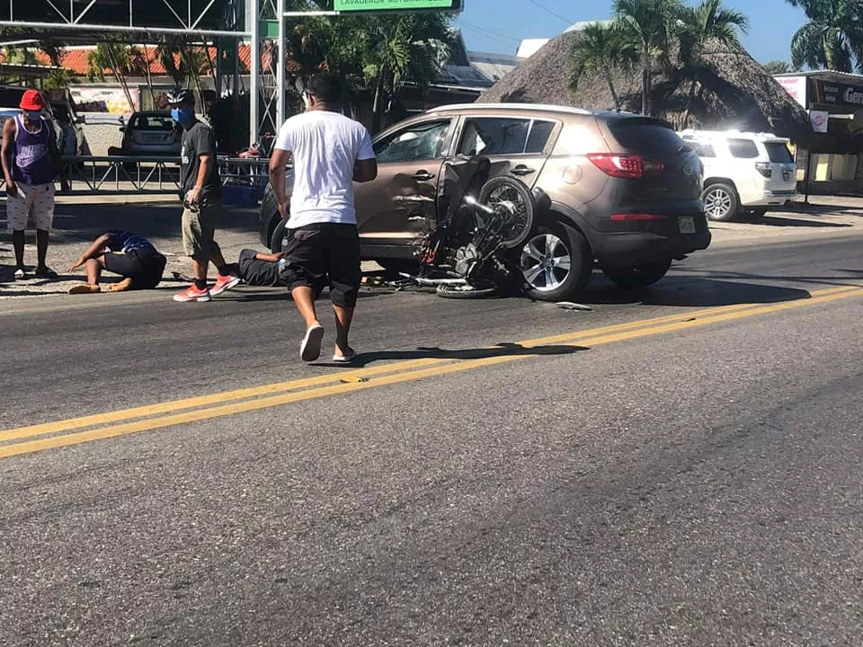 Accidente de tránsito deja dos personas heridas de gravedad en tramo carretero Sosúa-Cabarete