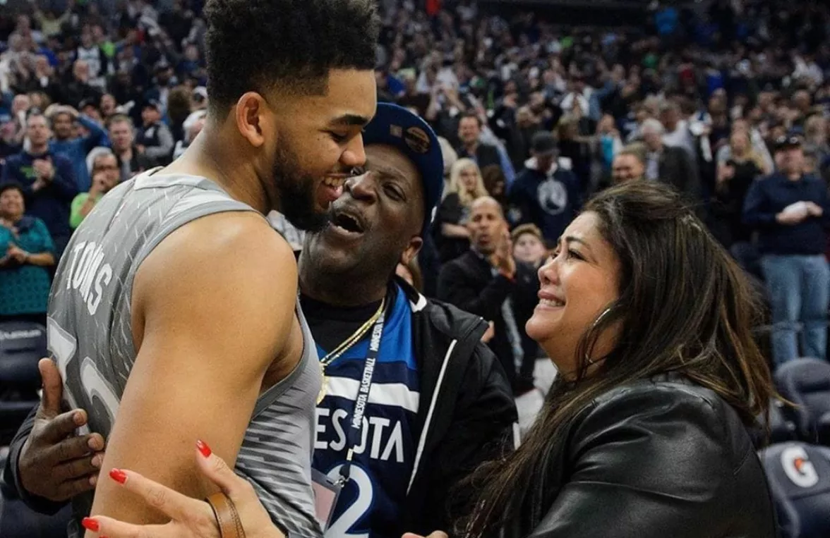 Karl Towns devastado por muerte de su madre