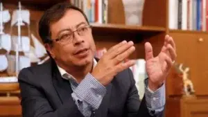 Senador colombiano Gustavo Petro revela que padece cáncer de esófago