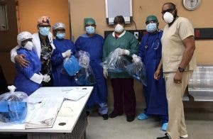 Estudiantes de Intec fabrican 400 pantallas protectoras para donarlas a hospitales