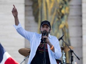 Juan Luis Guerra lanza «Gracias» en medio de la pandemia por el coronavirus