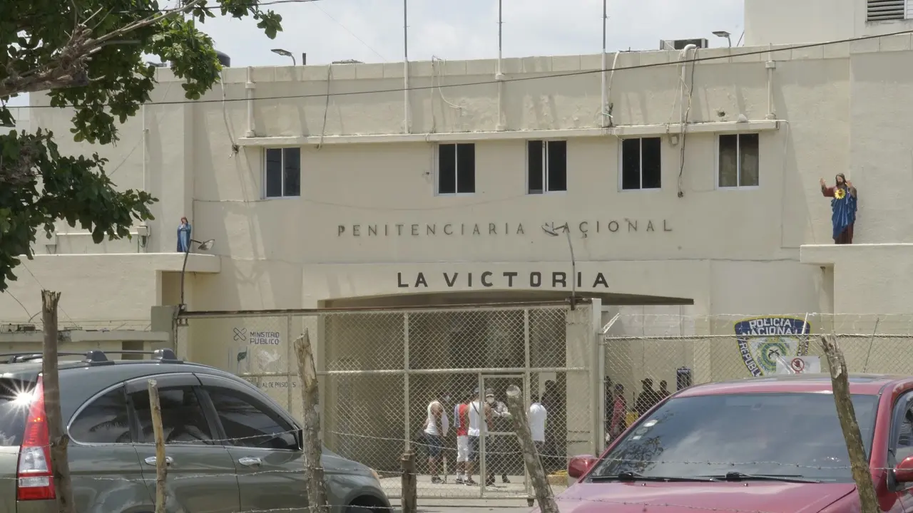 Autoridades buscan privado de libertad que se fugó del penal de La Victoria