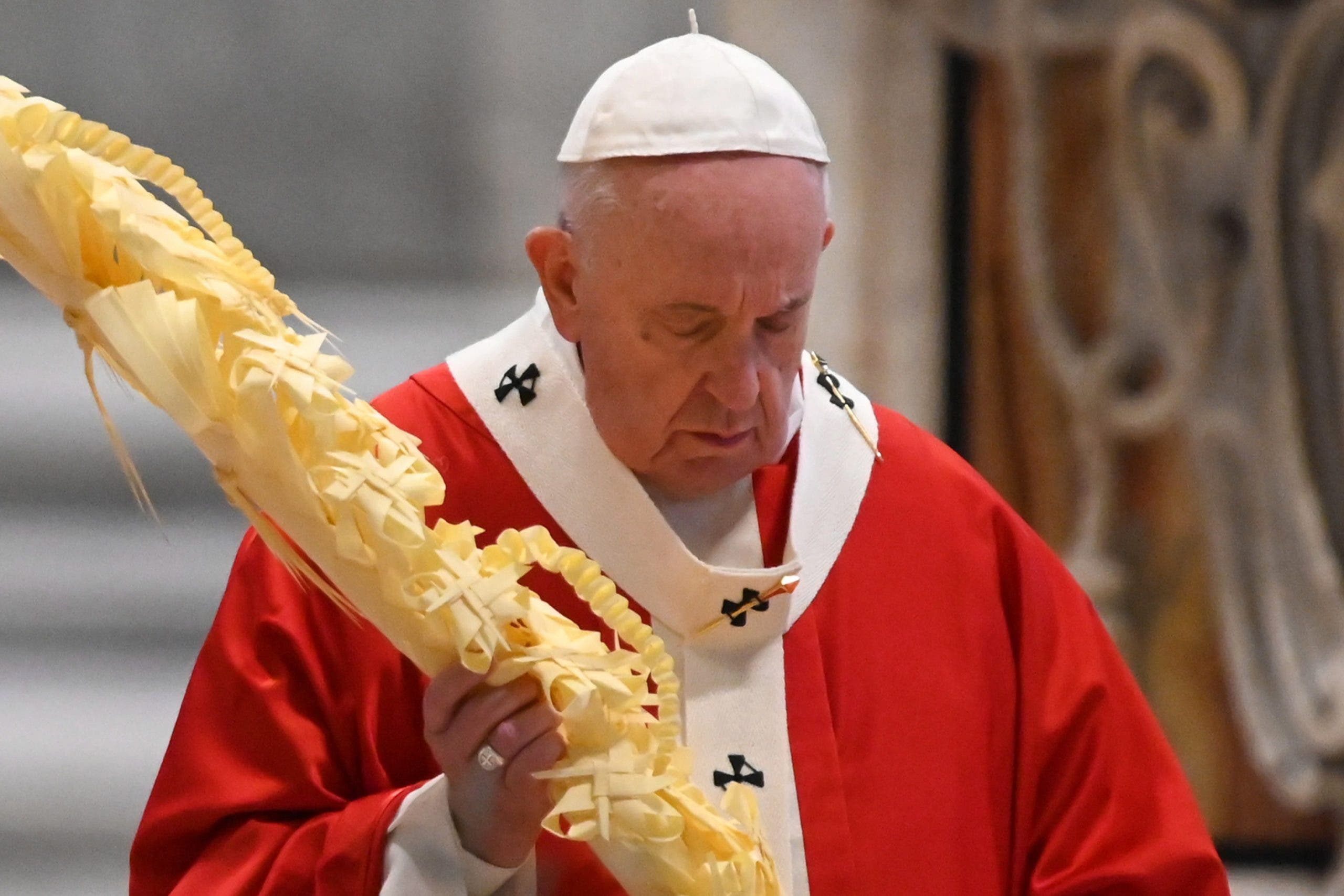 El papa inicia una Semana Santa sin fieles por el coronavirus