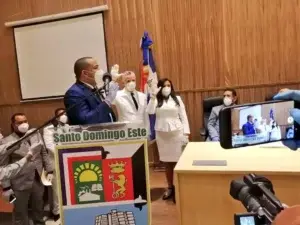 Manuel Jiménez llama a la unidad tras asumir alcaldía de SDE