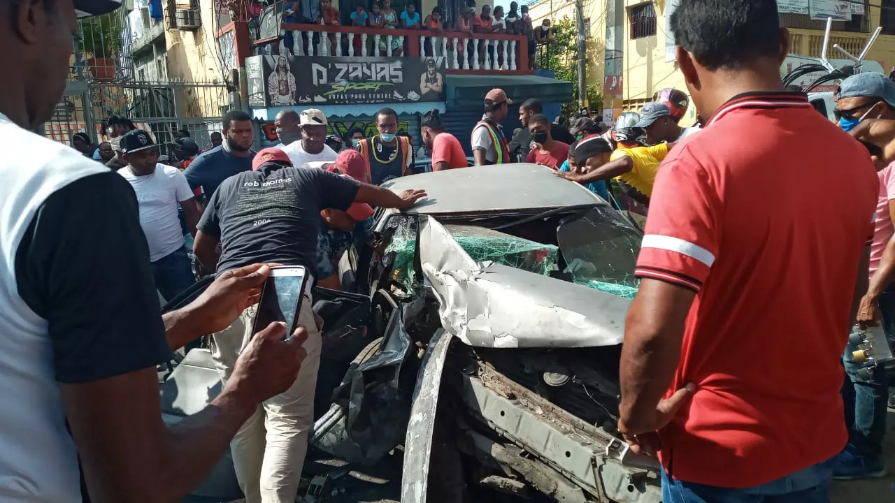 Dos delincuentes se accidentan tras intento de asalto en avenida Hermanas Mirabal