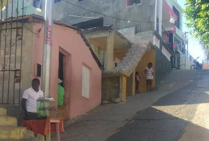 Barrios de Santo Domingo Oeste esperan alimentos ante situación de contingencia