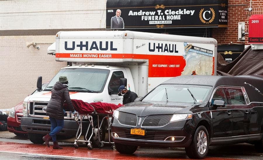 Hallan decenas de cadáveres dentro de un camión en pleno Nueva York; alcalde dice es algo»abominable»