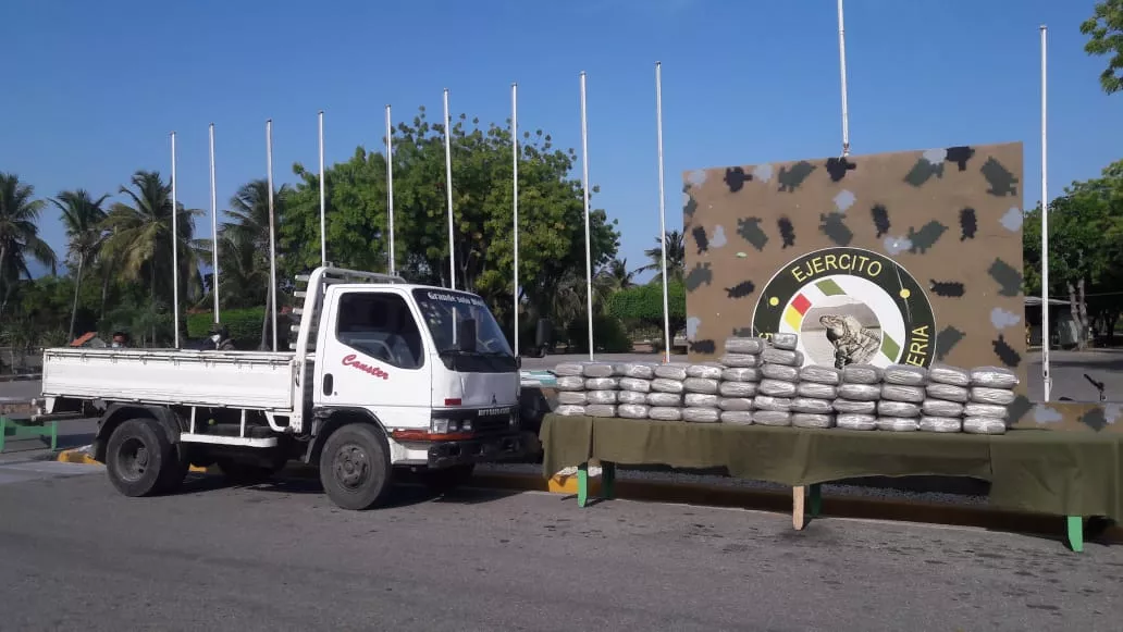 Ejército ocupa 100 paquetes de marihuana