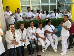 Enfermeras exigen del Gobierno pago extra como a los médicos