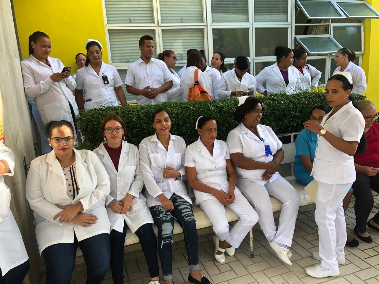 Enfermeras exigen del Gobierno pago extra como a los médicos