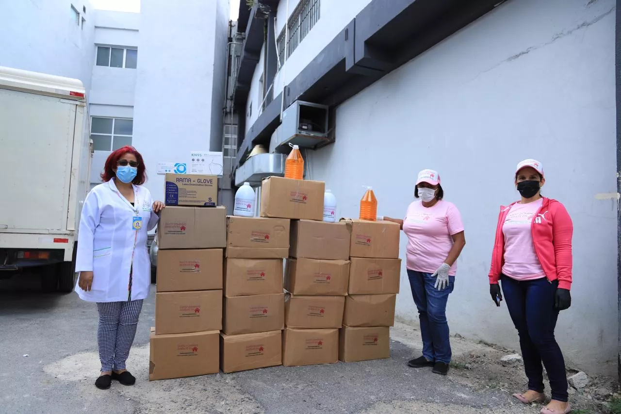 Cristina Lizardo entrega insumos a hospitales y destacamentos policiales para prevenir Covid