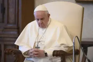 El papa: «No podemos pretender estar sanos en un mundo que está enfermo»