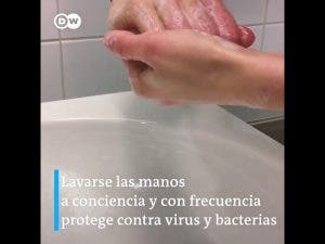 Coronavirus: Manos con piel de serpiente