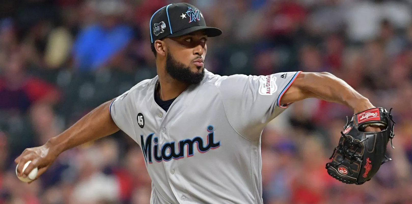 Sandy Alcántara trabaja duro para ser estelar Marlins